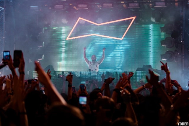 zedd dj foto paragrafo da profilo facebook https://www.facebook.com/zedd/photos/a.112537822109186/2191139700915644/?type=3&theater