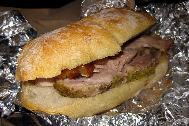 panino porchetta foto di https://www.flickr.com/photos/dereklo/5448703860/in/photolist-62ud9b-9iu2q1-amq6y8-aezq6t-pdjzv-eicg18-dznzdy-c1jwdy-eijrjs-eijp5h-eicehh-eicdhi-eijnum-dzer8q-dckxaw-9w8exj-apupwq-y6xyeb-5ywaeh-eeae5n-addwxd-uusq9x-22gekz-5slfge-62yunh-qsewp-91vxfs-7hct15-dckwcp-9w5c7p-7wtpns-apbdt2-63ytyb-4pcnqb-4xdfuz-8xgnbt-rkrjkw-4usaom-cginzs-cgis4w-9yxpus-7fwth8-2kqq5g-7829wh-7yrjuj-7tn67o-byyxfb-cgilbs-55ftq7-55fuiu/