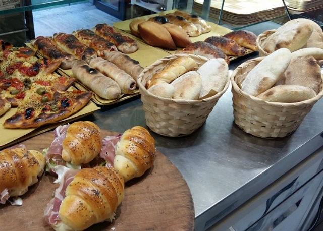 pizzeria panzerotto eraclio barletta fritto forno foto da facebook https://www.facebook.com/eraclioristopizza/photos/a.643558859061399.1073741827.383002641783690/1060028334081114/?type=3&theater