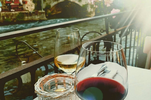 aperitivo in riva all'acqua veneto