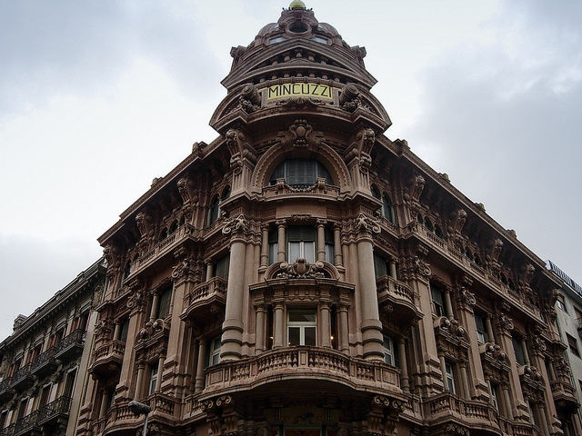 palazzo mincuzzi bari https://www.flickr.com/photos/xiquinho/3428625098/