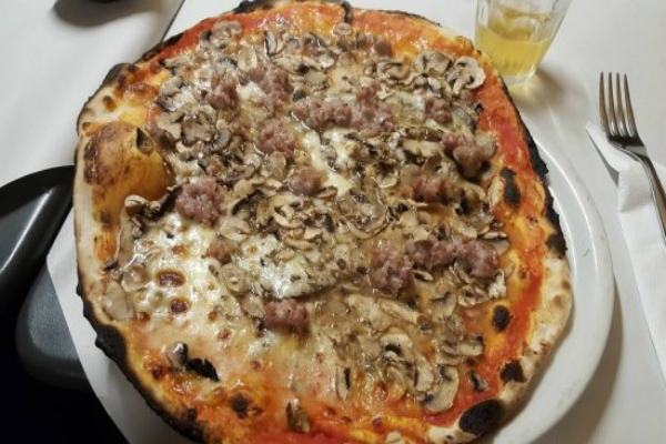 pizzeria da remo testaccio pizza romana bassa boscaiola funghi salsiccia fritti supplì fiori di zucca filetto baccalà migliore pizza bassa a roma classifica 10 migliori pizze basse romane the best pizza in rome