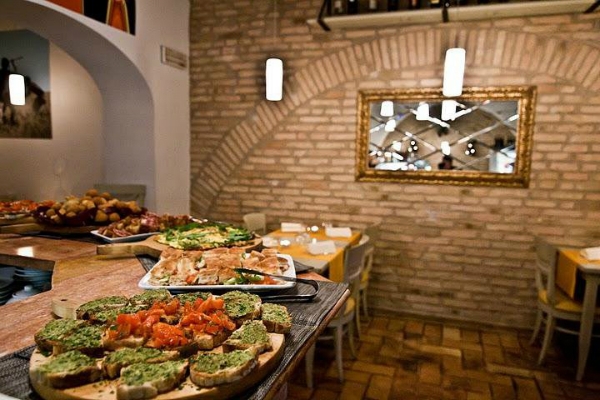 sciuè sciuè ristorante caffè monti roma cucina napoletana sud italia bruschette paste aperitivo vini del sud mini guida ai migliori aperitivi di roma quartiere per quartiere