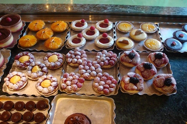 dolci e dolcezze https://www.facebook.com/pasticceriadolciedolcezze/photos/a.601661439917968.1073741828.601174013300044/603507379733374/?type=3&theater