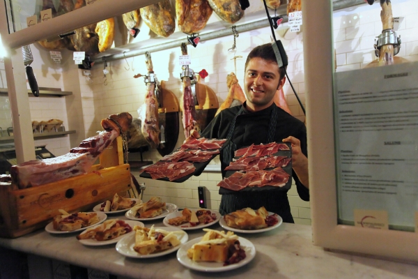 il sorpasso salumeria bistrot aperitivi salumi prosciutto salame patanegra mortadella mixologism prati guida ai migliori aperitivi romani quartiere per quartiere