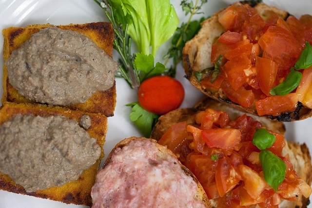 trattoria l'oriuolo https://www.facebook.com/trattorialoriuolo/photos/a.319207354935655.1073741828.317789958410728/419060014950388/?type=3&theater