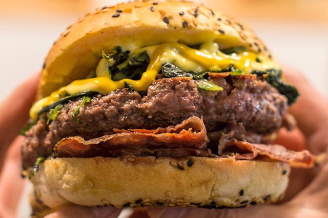 fonzie's the burger house migliori hamburger particolari roma kosher