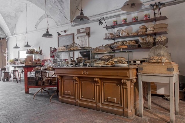 s.forno https://www.facebook.com/sfornofirenze/photos/a.1674327495924515.1073741830.867287516628521/1674327655924499/?type=3&theater