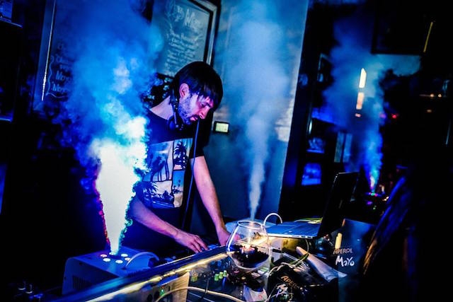 moyo firenze dj set dj bar cocktail
https://www.facebook.com/moyobar/photos/a.1027790600601380.1073741861.509161792464266/1027791287267978/?type=3&theater
