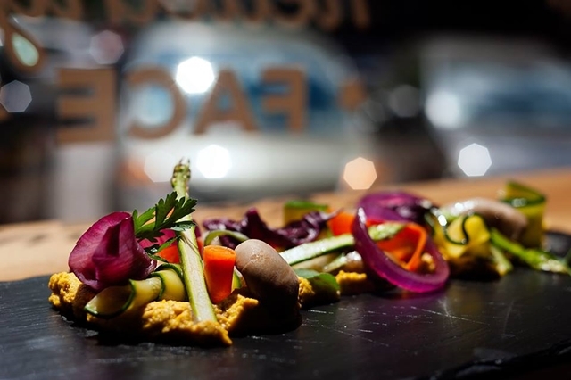 solo crudo https://www.facebook.com/solocrudo/photos/a.802388269838877.1073741827.800950113316026/1369558863121812/?type=1&theater