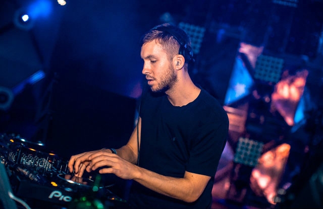 calvin harris dj foto paragrafo foto da profilo facebook
https://www.facebook.com/calvinharris/photos/a.451339796168/10151490212511169/?type=3&theater