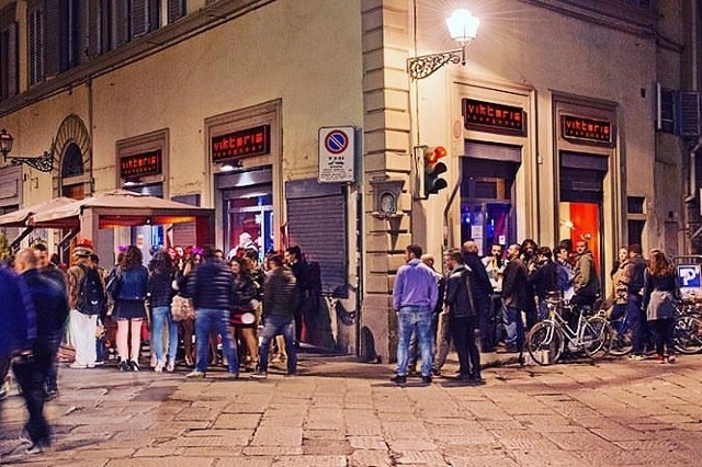 viktoria lounge bar https://www.facebook.com/viktorialoungebar/photos/a.125357660826592.16998.116096471752711/1473158749379803/?type=3&theater