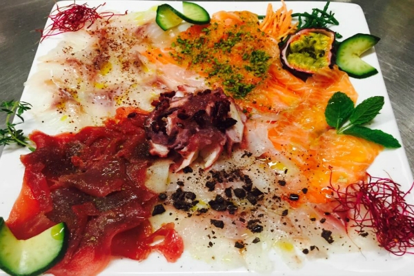 crudop pesce crudo carpaccio misto antipasto spigola salmone polpo ombrina nestor grojewski chef migliori antipasti di roma
