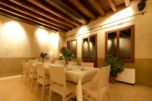 vinaria tavolo al piano
