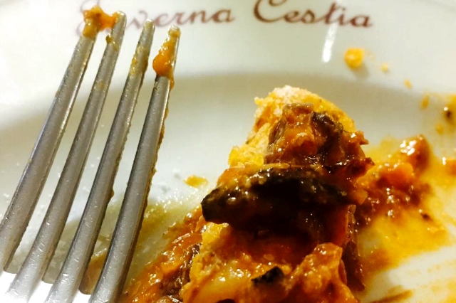 pranzo della domenica a roma taverna cestia cucina tradizionale osteria locale storico amatriciana