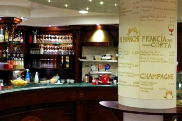 caffe grande italia, working station
