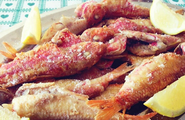 triglie frittura sei pugliese se cibo puglia foto da flickr https://www.flickr.com/photos/francescobros/23585044485/in/photolist-bw8w32-crslls-2ybftt-7acfvc-jj1m7s-8zknwv-p5w2yf-6gqrhq-56zwpj-j932v3-cvjbbf-56vmwx-dcd4js-ockbnp-xg3qrm-7pgh7k-snwyn6-zpgbvi-whhk88-bgz6rd-r9679b-bfpl1m-b5xtdc-3351do-59nd5j-id7qku-pgrqme-b1ze6z-zkywwr-cp6zu1-2ddm25-5jleb6-32ztxg-8sj38e-5fgwmh-ttwhmv-caabfi-dvthtz-xxxfqp-2r5zpt-duzst6-wzlt3-ykrvld-ydqfzz-z651n4-avsg8n-wrmrhi-v2u4r3-ownq7b-xzrjde