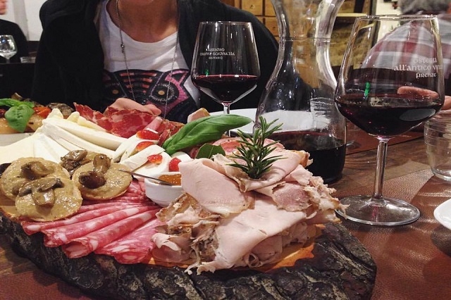 all'antico vinaio https://www.facebook.com/allanticovinaio/photos/a.344289109007616.1073741824.146643895438806/768083283294861/?type=3&theater