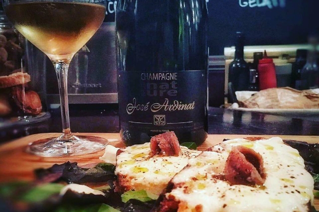 remigio migliori aperitivi san giovanni roma champagne cocktail buffet carne formaggi salumi appio tuscolano vini francesi bollicine