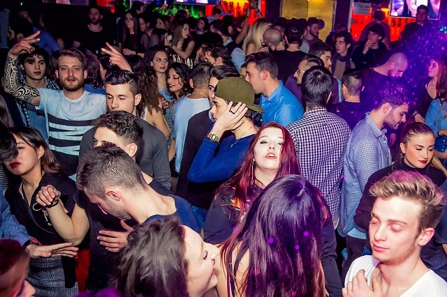yab https://www.facebook.com/yabdiscofirenze/photos/a.1419237658117751.1073741983.148110548563808/1419240721450778/?type=3&theater