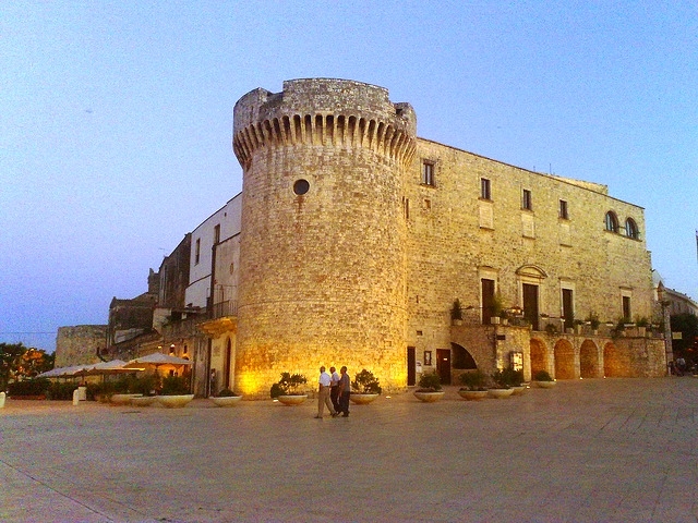 castello conversano https://www.flickr.com/photos/fabio48/4853637561/