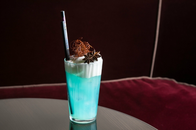 summer on a solitary beach migliori cocktail sky stars bar roof top hotel a.roma lifestyle alessandro antonelli bar manager mixologia cocktail bar roma