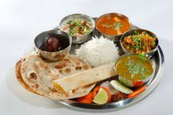 bollywood club roma aperitivo indiano buffet samosa riso birra indiana migliori aperitivi etnici di roma