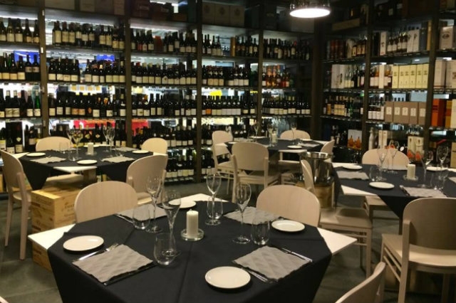 pausa pranzo a napoli, grangusto, da facebook
https://www.facebook.com/grangusto.napoli/photos/pb.551373758211760.-2207520000.1448274781./1192065107475952/?type=3&theater