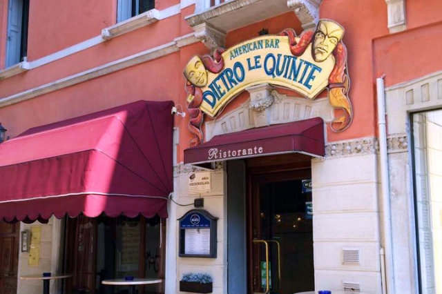 dietro le quinte