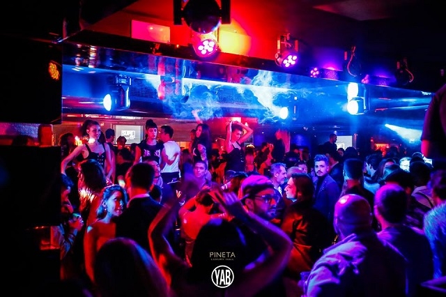 yab https://www.facebook.com/yabdiscofirenze/photos/a.1828220373886142.1073742108.148110548563808/1828221023886077/?type=3&theater