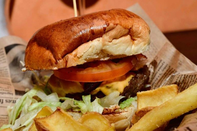angeli rock cena con meno di 25 euro a ostiense cena fuori hamburger pinsa birra
