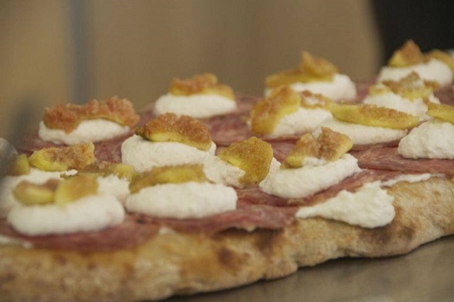 la divina pizza pizza al taglio https://www.facebook.com/ladivinapizzafirenze/photos/a.352990858135979.1073741830.346740662094332/566637650104631/?type=3&theater