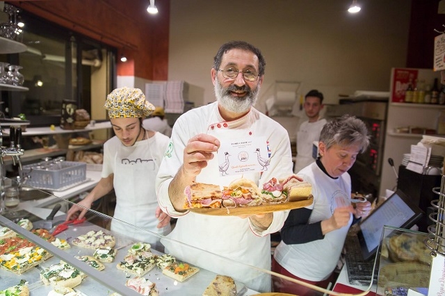la divina pizza https://www.facebook.com/ladivinapizzafirenze/photos/a.347486958686369.1073741827.346740662094332/997455087022883/?type=3&theater