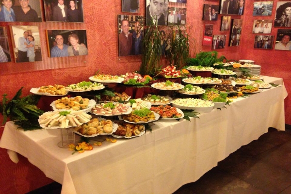 meo pinelli ristorante walk of fame tuscolana cinecittà divi del cinema italiano aperitivo buffet roma guida ai migliori aperitivi quartiere per quartiere quadraro