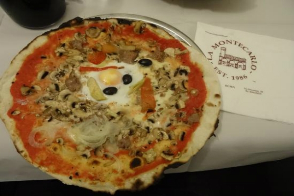 pizzeria la montecarlo centro storico roma piazza navona pizzeria romana pizza bassa fritti supplì fiori di zucca economico mangiare a poco prezzo in centro a roma