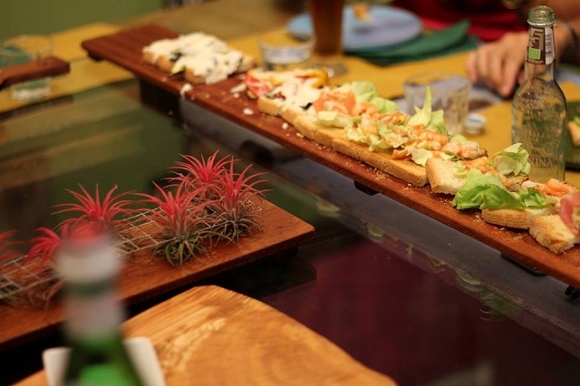 johnny bruschetta locali sant'ambrogio firenze https://www.facebook.com/johnnybruschettafirenze/photos/pb.1641433496077996.-2207520000.1449504055./1650079351880077/?type=3&theater