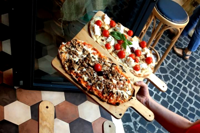 tira e molla pinsa ricetta vera della pinsa romana locali dove mangiarla san giovanni pinseria roma