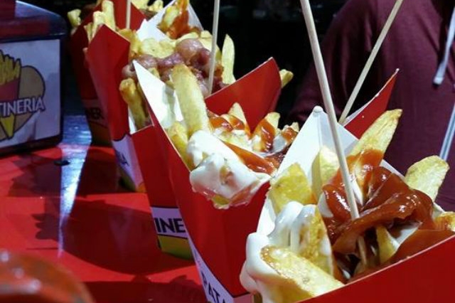 patatine fritte, napoli, patatineria, da facebook
https://www.facebook.com/166970213480405/photos/pb.166970213480405.-2207520000.1447150783./365145226996235/?type=3&theater