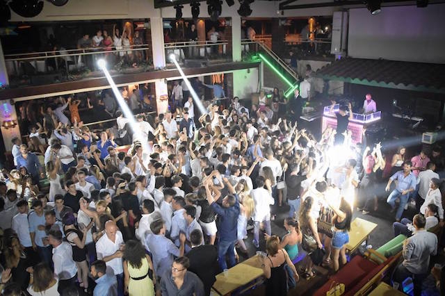 capannina di franceschi discoteche in versilia
https://www.facebook.com/lacapanninafortedeimarmi/photos/a.166636106685009.46787.164628513552435/1809765079038762/?type=3&theater