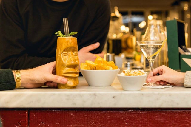 migliori tiki bar di roma porto fluviale bancone tiki cocktails aperitivi ostiense