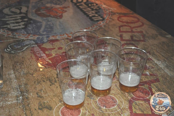 birra pong drunken ship pub beer pong serate strane bere roma campo de' fiori universitari americani usa