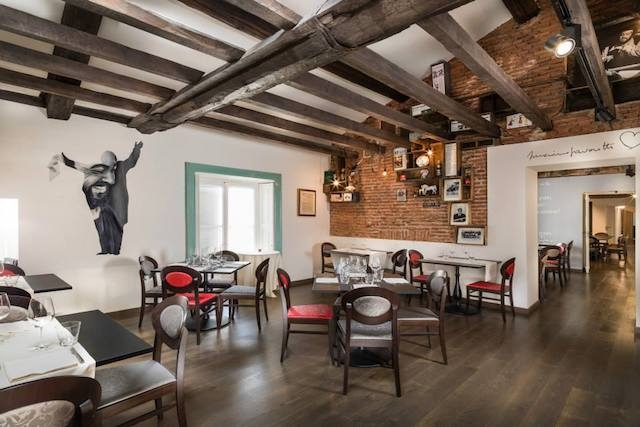 pavarotti restaurant