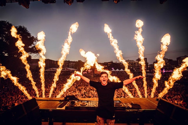 martin garrix foto paragrafo da facebook https://www.facebook.com/martin.garrix/photos/a.588119331230925/1902744916435020/?type=3&theater
