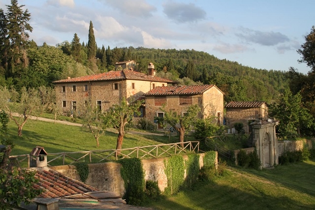 villa grassina http://www.villagrassina.it/agriturismo-firenze-toscana/gallery-agriturismo-appartamenti-vacanze-piscina-firenze-toscana.asp