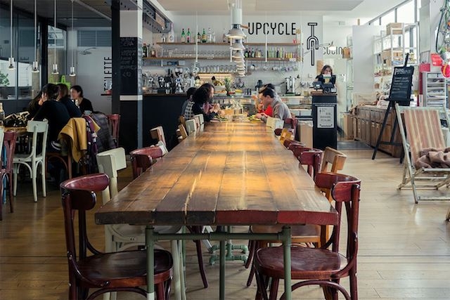 upcycle sala social table milano