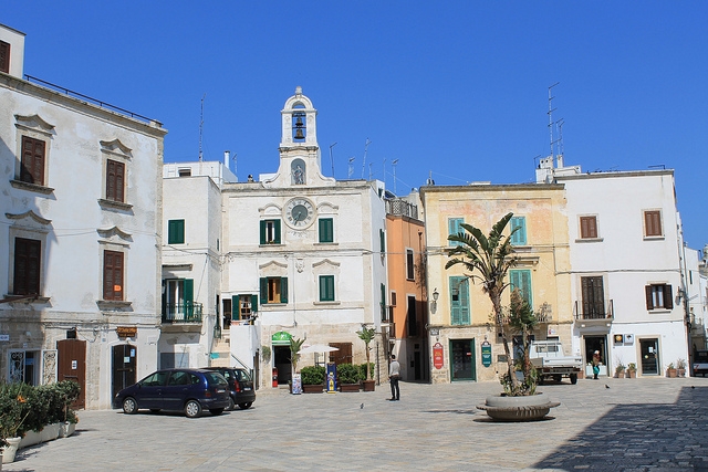 polignano a mare borgo antico https://www.flickr.com/photos/patrick_nouhailler/7045503161/