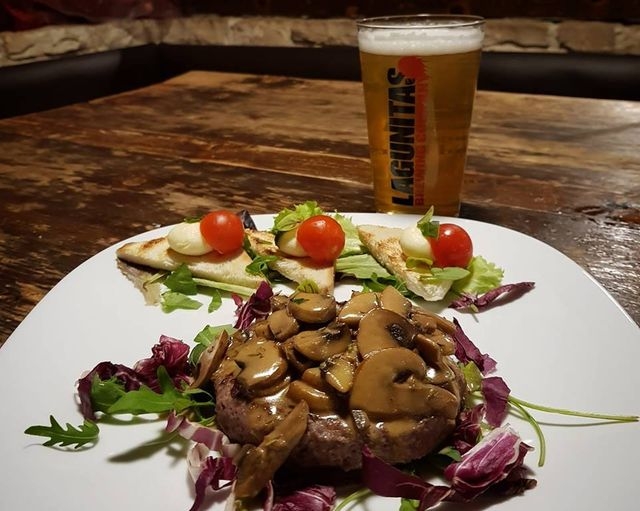 mangiare carne a canosa di puglia bat excalibur birra