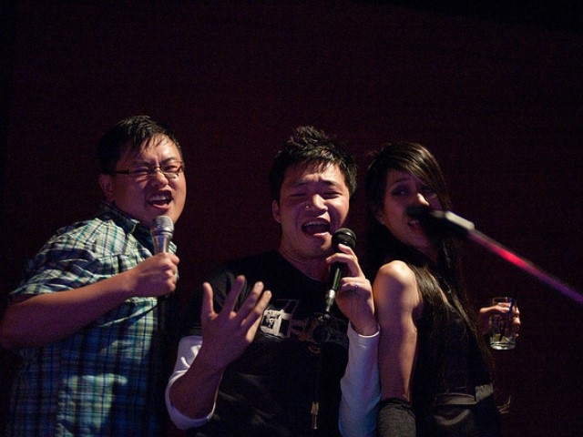 karaoke cinesi giapponesi https://www.flickr.com/photos/termie/3823251953/