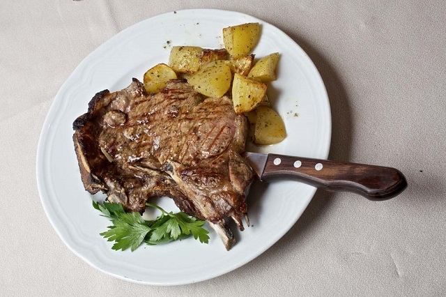 la grotta guelfa http://www.grottaguelfa.it/gallery/gallery-piatti.html