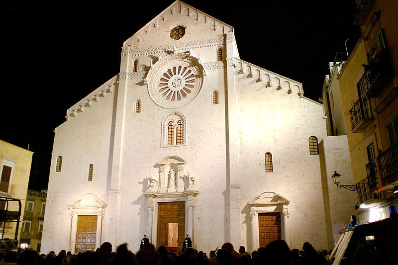 cattedrale bari foto di podollo https://it.wikipedia.org/wiki/file:bari_cattedrale_san_sabino.jpg